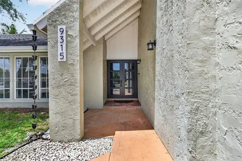 9315 SW 172nd Terrace Palmetto Bay FL 33157