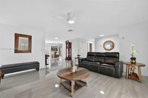 9315 SW 172nd Terrace Palmetto Bay FL 33157