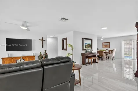 9315 SW 172nd Terrace Palmetto Bay FL 33157