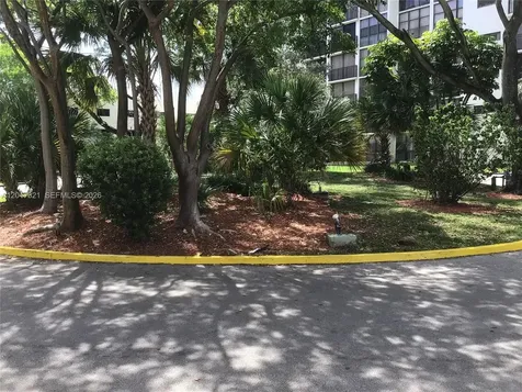 17021 N Bay Road Sunny Isles Beach FL 33160