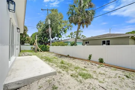 2536 NW 9th Court Fort Lauderdale FL 33311