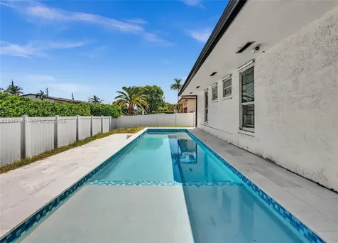 2001 NE 122nd Road North Miami FL 33181