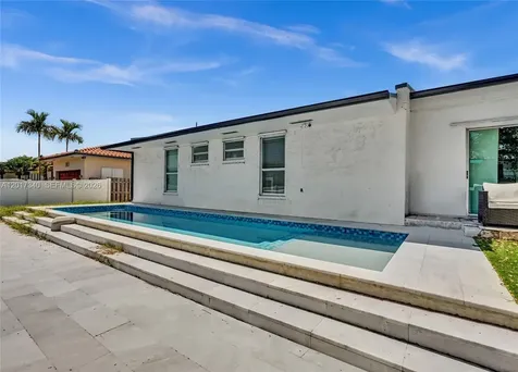 2001 NE 122nd Road North Miami FL 33181
