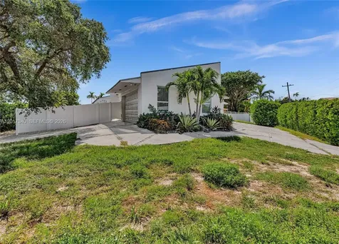 2001 NE 122nd Road North Miami FL 33181