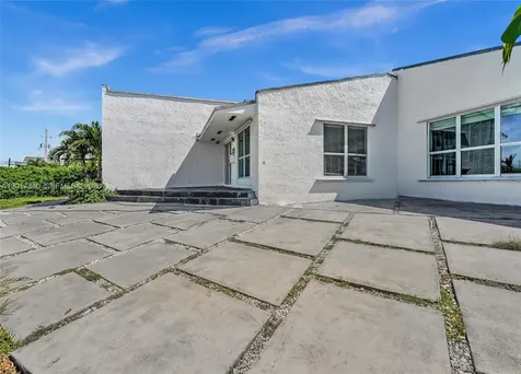 2001 NE 122nd Road North Miami FL 33181