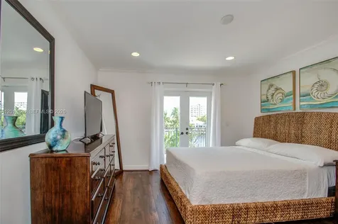 16461 NE 34th Avenue North Miami Beach FL 33160