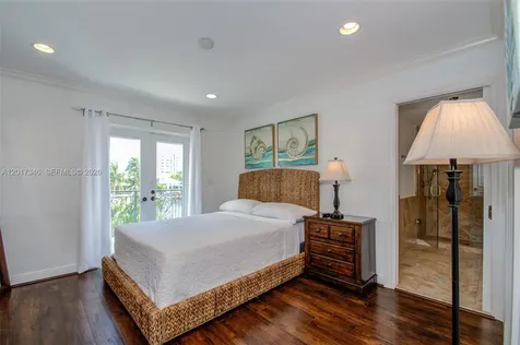 16461 NE 34th Avenue North Miami Beach FL 33160