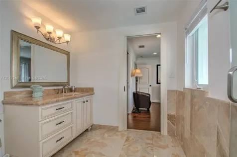 16461 NE 34th Avenue North Miami Beach FL 33160