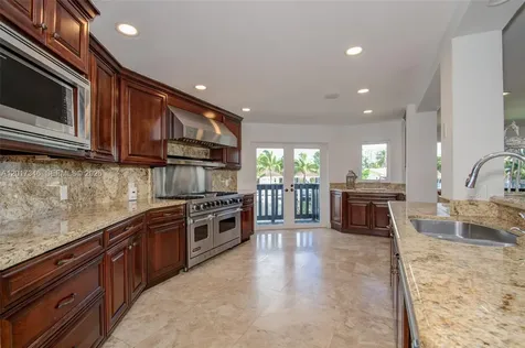 16461 NE 34th Avenue North Miami Beach FL 33160