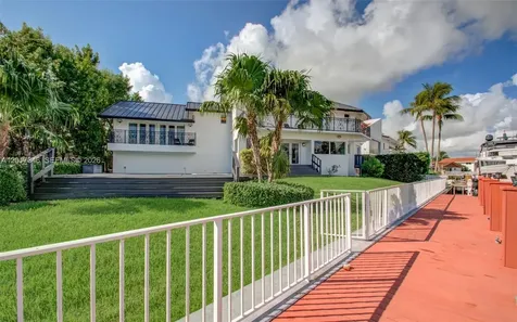 16461 NE 34th Avenue North Miami Beach FL 33160