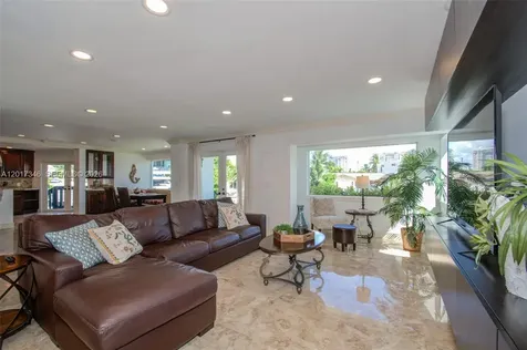 16461 NE 34th Avenue North Miami Beach FL 33160