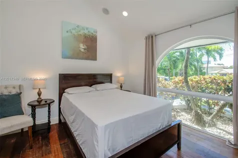 16461 NE 34th Avenue North Miami Beach FL 33160