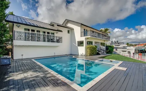16461 NE 34th Avenue North Miami Beach FL 33160