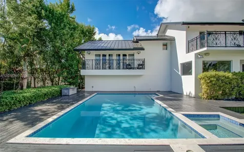 16461 NE 34th Avenue North Miami Beach FL 33160