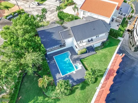 16461 NE 34th Avenue North Miami Beach FL 33160