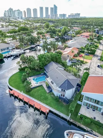16461 NE 34th Avenue North Miami Beach FL 33160