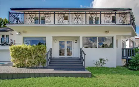 16461 NE 34th Avenue North Miami Beach FL 33160