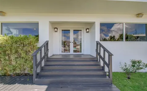 16461 NE 34th Avenue North Miami Beach FL 33160