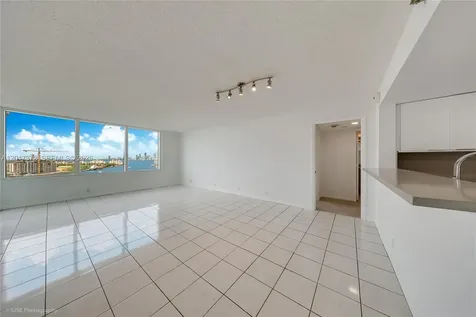 400 S Pointe Drive Miami Beach FL 33139