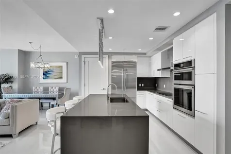 100 E Las Olas Boulevard Fort Lauderdale FL 33301