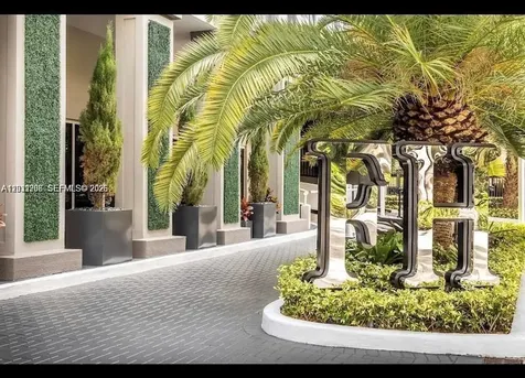 185 SE 14th Terrace Miami FL 33131