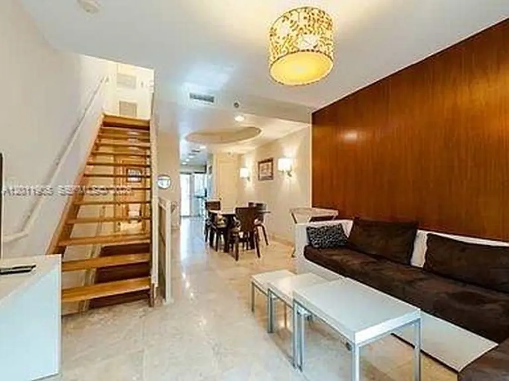 208 Washington Avenue Miami Beach FL 33139