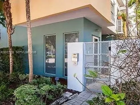 208 Washington Avenue Miami Beach FL 33139