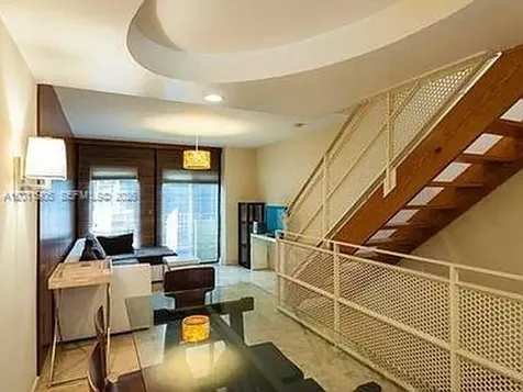 208 Washington Avenue Miami Beach FL 33139