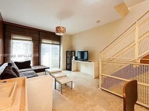 208 Washington Avenue Miami Beach FL 33139