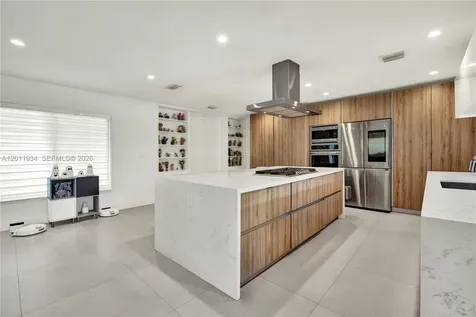 21015 NE 19th Court Miami FL 33179