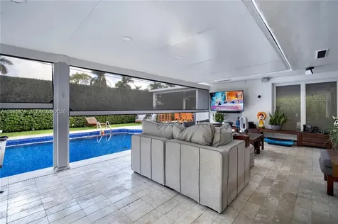 21015 NE 19th Court Miami FL 33179
