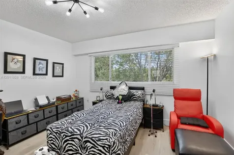 800 SW 137th Avenue Pembroke Pines FL 33027
