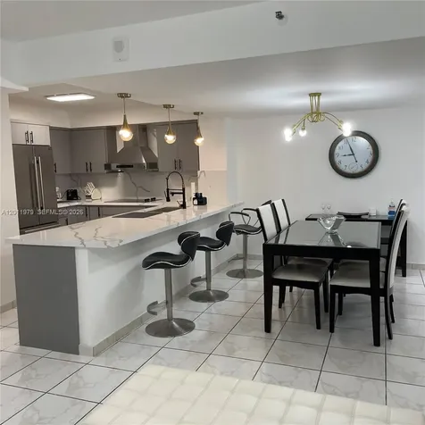 1621 Collins Avenue Miami Beach FL 33139