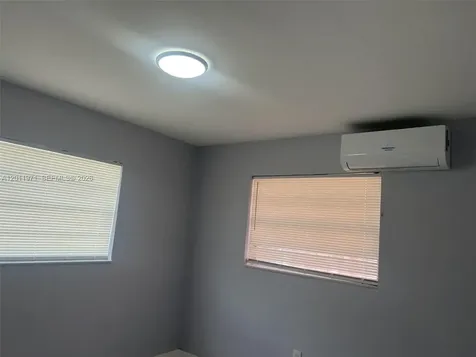 1067 NW 24th Street Miami FL 33127