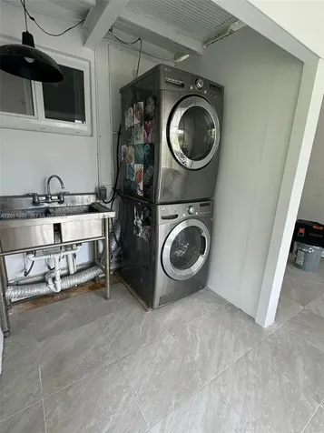 115 SE 2nd Street Dania Beach FL 33004