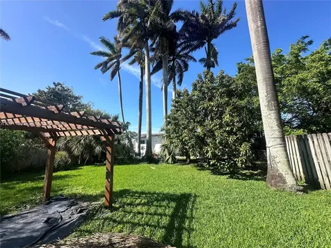 115 SE 2nd Street Dania Beach FL 33004