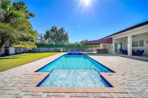 10703 SW 84th Avenue Miami FL 33156