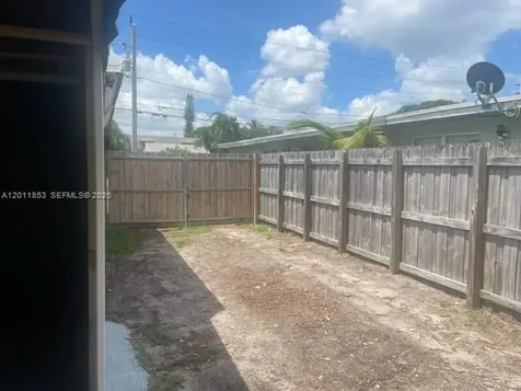 1041 NE 35th Street Oakland Park FL 33334