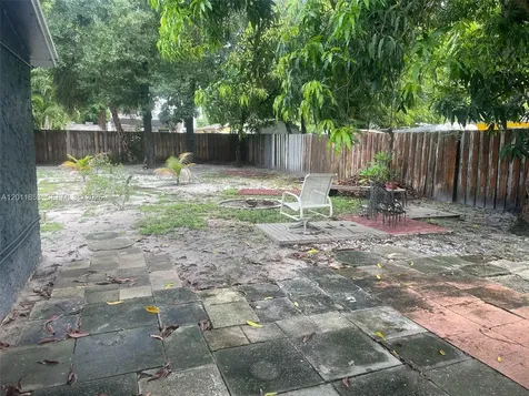 1041 NE 35th Street Oakland Park FL 33334