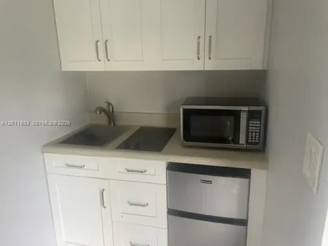 1041 NE 35th Street Oakland Park FL 33334