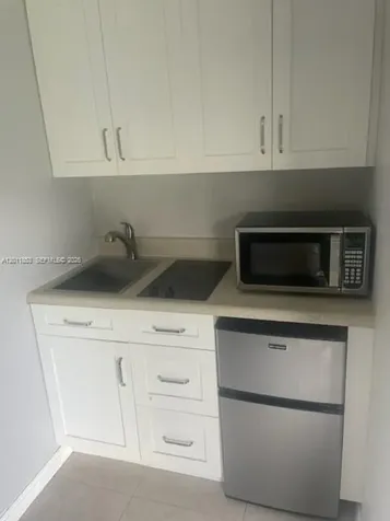 1041 NE 35th Street Oakland Park FL 33334