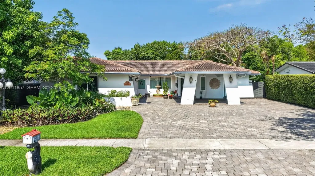 3024 SW 98th Court Miami FL 33165