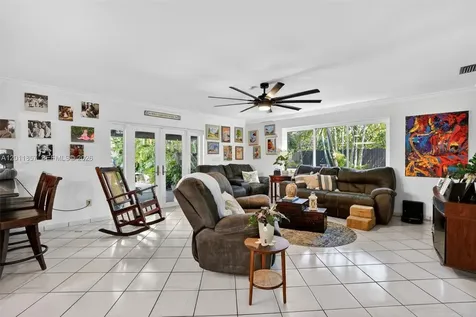 3024 SW 98th Court Miami FL 33165