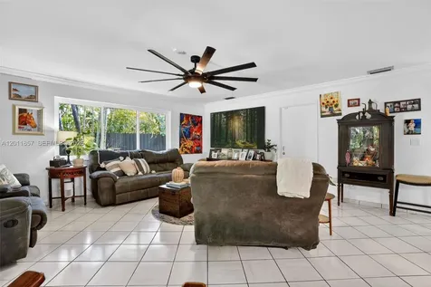 3024 SW 98th Court Miami FL 33165