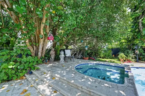 3024 SW 98th Court Miami FL 33165