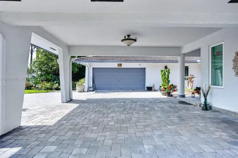 3024 SW 98th Court Miami FL 33165