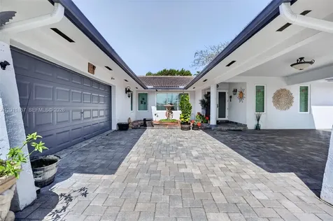 3024 SW 98th Court Miami FL 33165