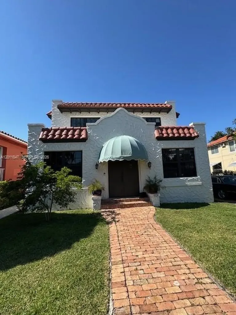 1617 NW 8th Street Miami FL 33125