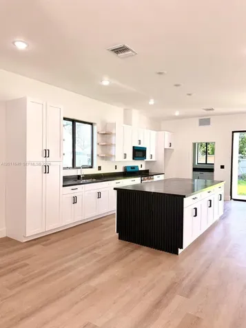 3371 NW 51st Street Miami FL 33142