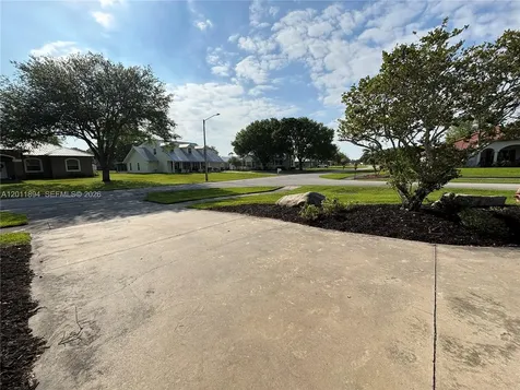 933 Sawgrass Street Clewiston FL 33440